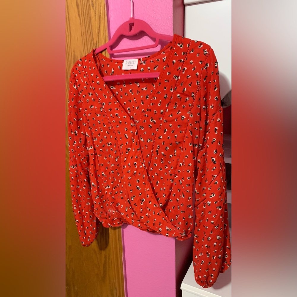 EUC. Sienna Sky Red Long Sleeve deep v neck top. Floral Design. Size Small.
